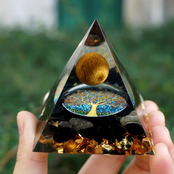 Commercio all'ingrosso fatto a mano orgonite piramide chakra occhio di tigre orgon a cristalli ossidiana ufficio della decorazione della resina decorazione regalo di reiki