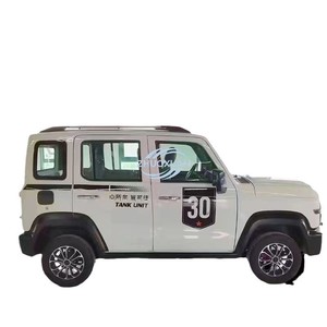 Coche eléctrico barato de baja velocidad con apariencia de tanque, cabina cerrada, 4 asientos, SUV eléctrico para viajes por el campo. - Product Image 2