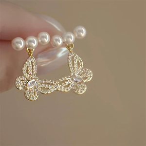 Popular diseño <span class=keywords><strong>de</strong></span> nicho delicados y versátiles pendientes diarios hermosos pendientes <span class=keywords><strong>de</strong></span> Zirconia <span class=keywords><strong>de</strong></span> mariposa hueca púrpura brillante regalos para mujeres - Product Image 4