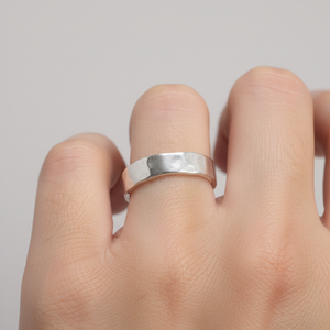 Anillos de plata de ley para hombre y mujer, joyería ajustable minimalista con diseño de martillo de mano brillante, S925 - Product Image 2