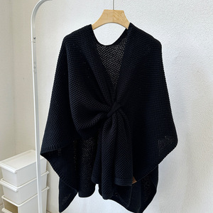 Mantella Lunga da Donna di Lusso Quattro Stagioni in Cashmere con Fibbia Taglie Grandi, Scialle Lavorato a Maglia Stile Morbido da Indossare per l'Inverno - Product Image 6
