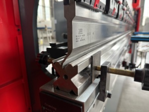 Cintreuse CNC électro-hydraulique synchrone automatique de haute précision Nanjing BOST 2.5m 3m 4000mm certifiée CE - Product Image 4