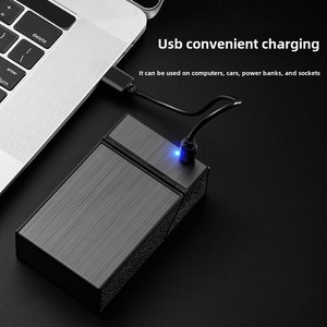 Vente en gros Stock UE Pack de 20 étuis à cigarettes avec briquet métallique rechargeable <span class=keywords><strong>personnalisable</strong></span> qui brille dans le noir Boîte à cigarettes pour hommes - Product Image 5