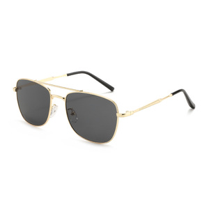 Nouvelles Lunettes de Soleil Carrées Rétro Haut de Gamme à Double Pont, Monture Métallique, Protection UV400, Design Amincissant, Prix Usine Plus Abordable - Product Image 3
