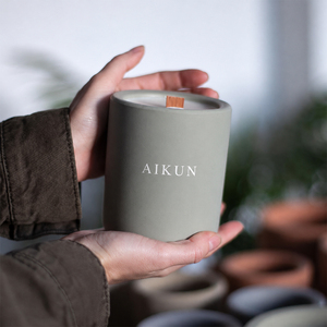 โรงงานขายส่ง AIKUN เทียนหอมอโรมาเธอราพีจากขี้ผึ้งถั่วเหลืองที่เป็นมิตรต่อสิ่งแวดล้อม เทียนหอมเซรามิกที่เผาไหม้สะอาด ไร้สารตกค้าง สำหรับโรงแรม - Product Image 1
