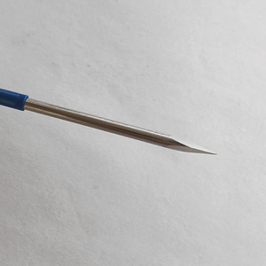 Extracteur de points noirs stérile professionnel Mitsubishi à trois lames pour le visage et l'acné - Product Image 3