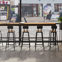 Ensemble table et chaises de bar style américain avec fenêtre, idéal pour salon de thé, table haute pour restaurant et bar de supérette