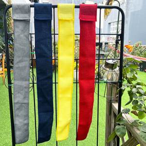 Toalla de microfibra personalizada de 11 colores con diseño de fútbol americano, gancho fuerte y patrón deportivo de inventario. - Product Image 1