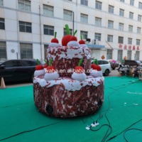Gonflable publicitaire personnalisé en forme de gâteau cerise imprimé sur mesure, idéal pour centres commerciaux et événements sur le thème des desserts