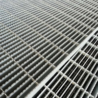 Plateforme de passerelle en acier avec surface antidérapante pour escaliers extérieurs et ponts piétonniers