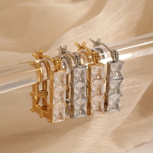 Pendientes de aro geométricos con circonita y engaste en canal, poste de oro de 18 quilates para mujer, joyería de regalo TE60688 - Product Image 3