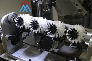 Machine à brosser les cuvettes de toilettes en plastique 4 axes pour le nettoyage de salles de bains personnalisée - Product Image 4