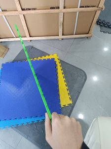 Carreaux de sol en vinyle imbriqué en PVC pur imperméable 500*500 pour une utilisation dans un garage intérieur/tapis de sol à emboîtement en plastique amovibles - Product Image 4