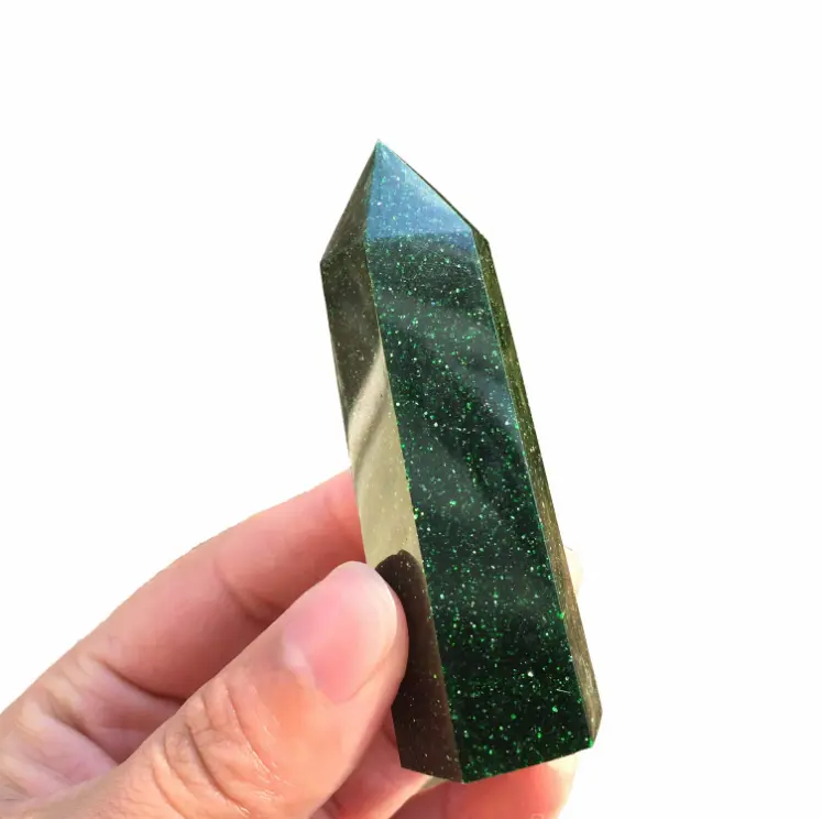 Sıcak satış doğal cilalı yeşil kumtaşı kulesi şifa kristal taş değnek dekorasyon için