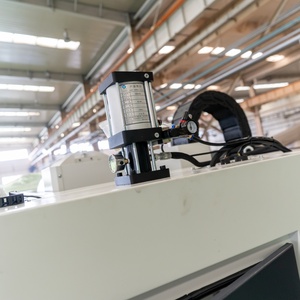 Fabrication professionnelle de centres d'usinage verticaux <span class=keywords><strong>VMC</strong></span> à 5 axes VMC850 / VMC650 / VMC7124, mini-centres d'usinage CNC à prix abordable - Product Image 6