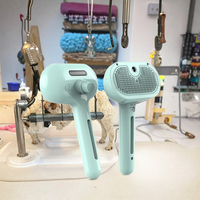 Offre Spéciale haute qualité 5-en-1 Pet vaporisateur brosse un bouton épilation chat vapeur brosse longue poignée chien pulvérisation peigne