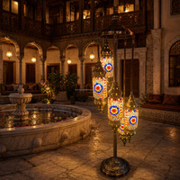 Lampe sur pied cylindrique marocaine artisanale de Marrakech à 5 globes colorés, lampe de sol en mosaïque turque