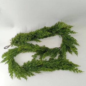 Guirlande de cyprès décorative, design tendance, plante artificielle suspendue - Product Image 1