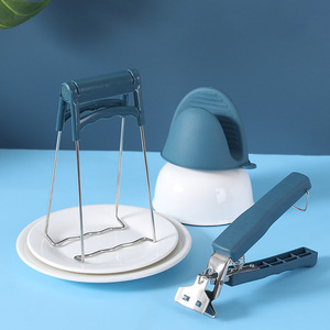 Juego de Tres Pinzas Metálicas Antideslizantes y Anti-quemaduras para Platos, Pinzas para Platos para Cocina, Accesorio de Utensilios para un Uso Seguro - Product Image 1