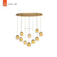 Lustre moderne de luxe avec pendentifs en verre faits à la main et finition en feuille d'or