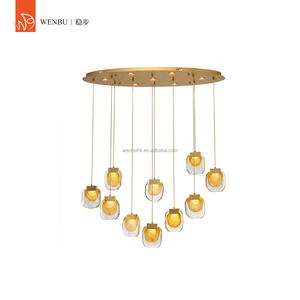 Lustre moderne de luxe avec pendentifs en verre faits à la main et finition en feuille d'or - Product Image 5