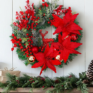 Guirlande de Noël artificielle YUELIAN de 40 cm en pin avec baies rouges, poinsettia et rennes pour la décoration intérieure et extérieure des fêtes de Noël - Product Image 1