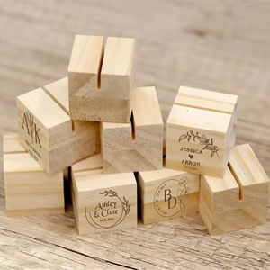 <span class=keywords><strong>Support</strong></span> de carte de <span class=keywords><strong>table</strong></span> personnalisé gravé, en bois brut, avec porte-photos et porte-noms, cubes en bois miniatures, <span class=keywords><strong>support</strong></span> de numéro de <span class=keywords><strong>table</strong></span> en bois - Product Image 1