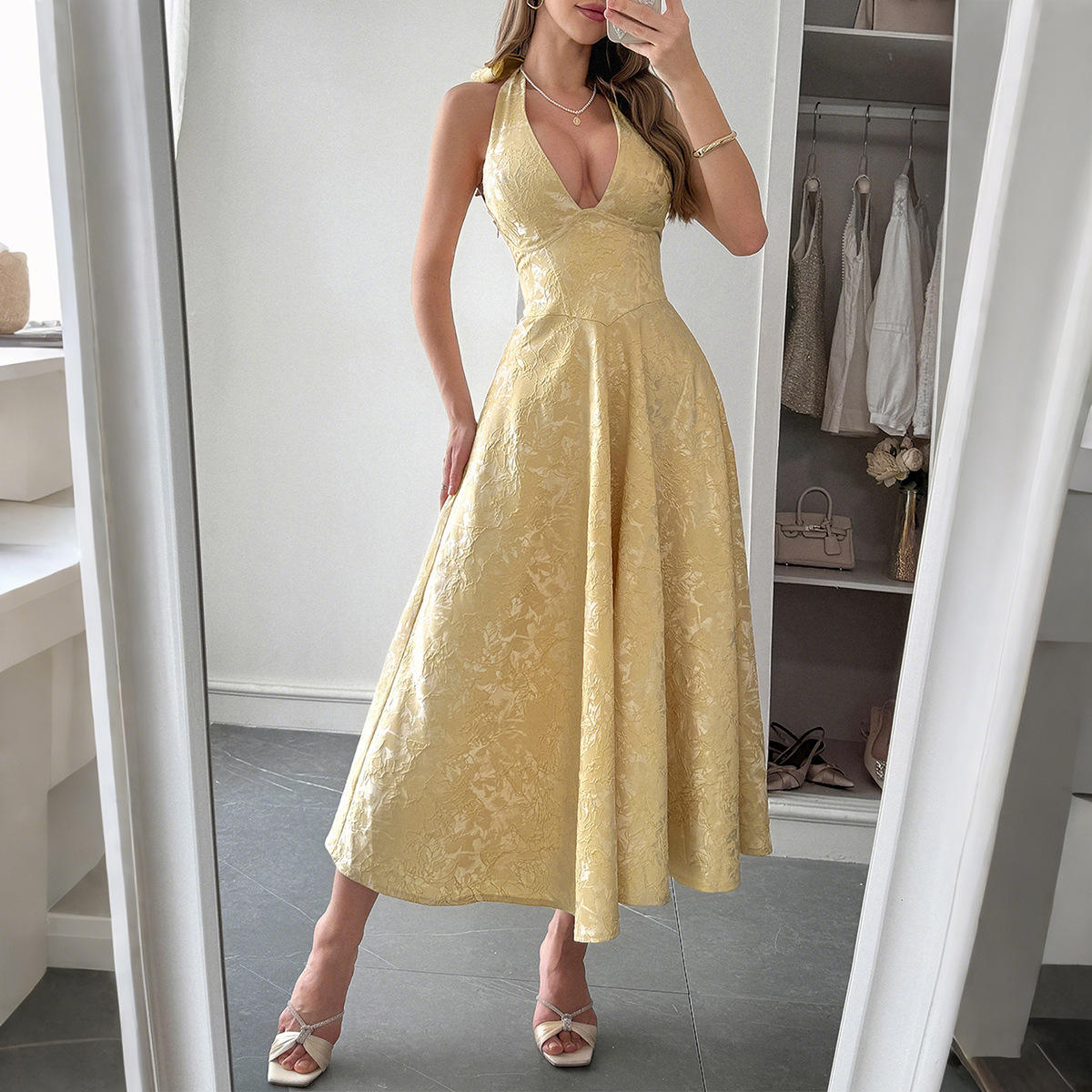 สีเหลือง