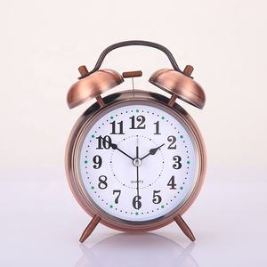 Réveil en matériau ABS de 4 pouces de style vintage Réveil de bureau de voyage à la mode avec anneau d'affichage à l'aiguille <span class=keywords><strong>Prix</strong></span> compétitif - Product Image 3