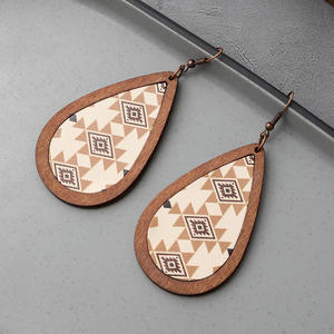 Pendientes Colgantes de Piel Sintética con Diseño de Cabeza de Vaca y Cactus Vintage, Hipoalergénicos y Modernos, con Empalme de Madera para Mujer UIONEN 902 - Product Image 2