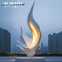 Sculpture abstraite RUNJIN RJ-89 en acier inoxydable blanc, grande, en forme de goutte de flamme, soudée, personnalisée pour l'extérieur, la place publique, le jardin, la ville, ou comme monument.