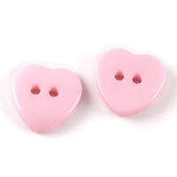 Haute qualité pas cher prix en gros 2 trous coloré en forme de coeur en plastique résine bouton pour accessoires de bricolage