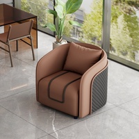 Fauteuils en cuir de style luxueux pour la réception de l'hôtel, tables et chaises de salle à manger, mobilier commercial.