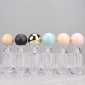 Botella de perfume cilíndrica transparente de vidrio para el cuidado de la piel, personalizada, reutilizable, con cubierta de pulverización en espiral y serigrafía. - Product Image 3