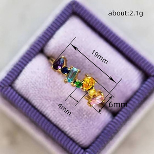 Anello Geometrico con Zirconi per Donne, Gioiello Chic e Minimalista di Lusso per Dito Indice, Regalo di Moda - Product Image 4