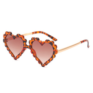 Gafas de sol para niños con forma de corazón, protección UV400, lentes Ac, estilo unisex para niños - Product Image 2