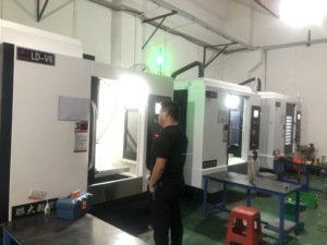 Boîtier en aluminium extrudé sur mesure OEM, finition usinée CNC, brochage pour l'électronique industrielle chinoise - Product Image 6