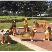 Patung Anjing FRP Besar untuk Taman, Patung Labrador, Chihuahua, Dachshund Realistis, Kustom untuk Dalam Ruangan, Teras Rumah, Toko Hewan Peliharaan, Patung Jendela