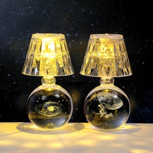 Lampe de chevet moderne et simple avec lumière d'ambiance, design Ciel Étoilé et Planètes, veilleuse en cristal, batterie intégrée, pour dortoir et chambre à coucher - Product Image 1