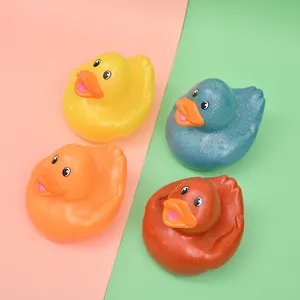 批发环保儿童小鸭沐浴玩具塑料吱吱黄色沐浴鸭玩具乙烯基闪光橡皮鸭