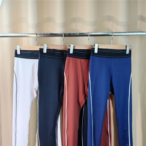 Ensemble 2 Pièces de Leggings Sans Couture Côtelés Extensibles dans les Quatre Sens, Respirants, de Haute Qualité, avec Logo Frontal, pour Yoga et Pilates, pour Femmes - Vente en Gros - Product Image 2