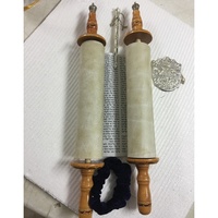 Grand livre de rouleau de Sefer Torah hébreu Bible sainte d'Israël juif avec pointeur