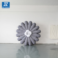 Modèle de fleur noire gonflable personnalisé pour la décoration de scène extérieure, de fête ou d'événement