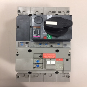 เบรกเกอร์วงจรสำหรับเดินทาง STR22SE 100A 4เสาขนาดกะทัดรัด NS160H ของการเดินทาง - Product Image 1