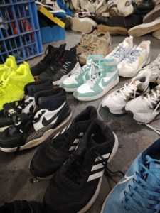 Ballots de chaussures de qualité mixte de marques premium, vêtements usagés - Ballots de chaussures et de vêtements - Product Image 5