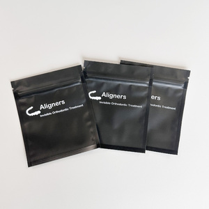 Sac d'emballage refermable personnalisé mat un côté transparent fermeture à glissière sac transparent aligneurs transparents sacs en mylar zip-lock thermoscellés - Product Image 1