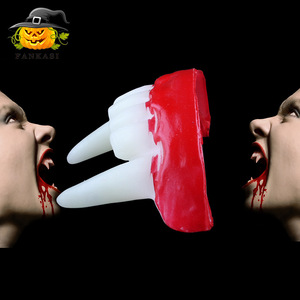 Colmillos de Vampiro de Vinilo PVC para Disfraces de Halloween con Detección de Agujas para Uso en Cine y Escenario - Product Image 2