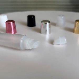 หลอดลิปบาล์มแบบเติมได้ ขนาด 5 มล. 10 มล. 15 มล. 18 มล. พร้อมฝาปิด สำหรับลิปสติก ลิปกลอส แบบใส บีบได้  หลอดนิ่มสำหรับเครื่องสำอาง  รับทำโลโก้ตามสั่ง - Product Image 3