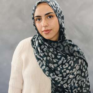 2025 Premium Customized Soft Leopard Modal Headscarf Trendy Swaddle <b>Wrap</b> Muslim Shawl Wholesale Supplier - Product Image 3