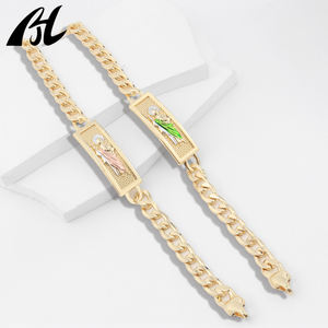 طقم أساور ذهبية L-700 بتصميم شخصيات دينية، ميدالية القديس مع رداء أخضر/وردي وهالة، مجوهرات كلاسيكية تعكس الإيمان - Product Image 2